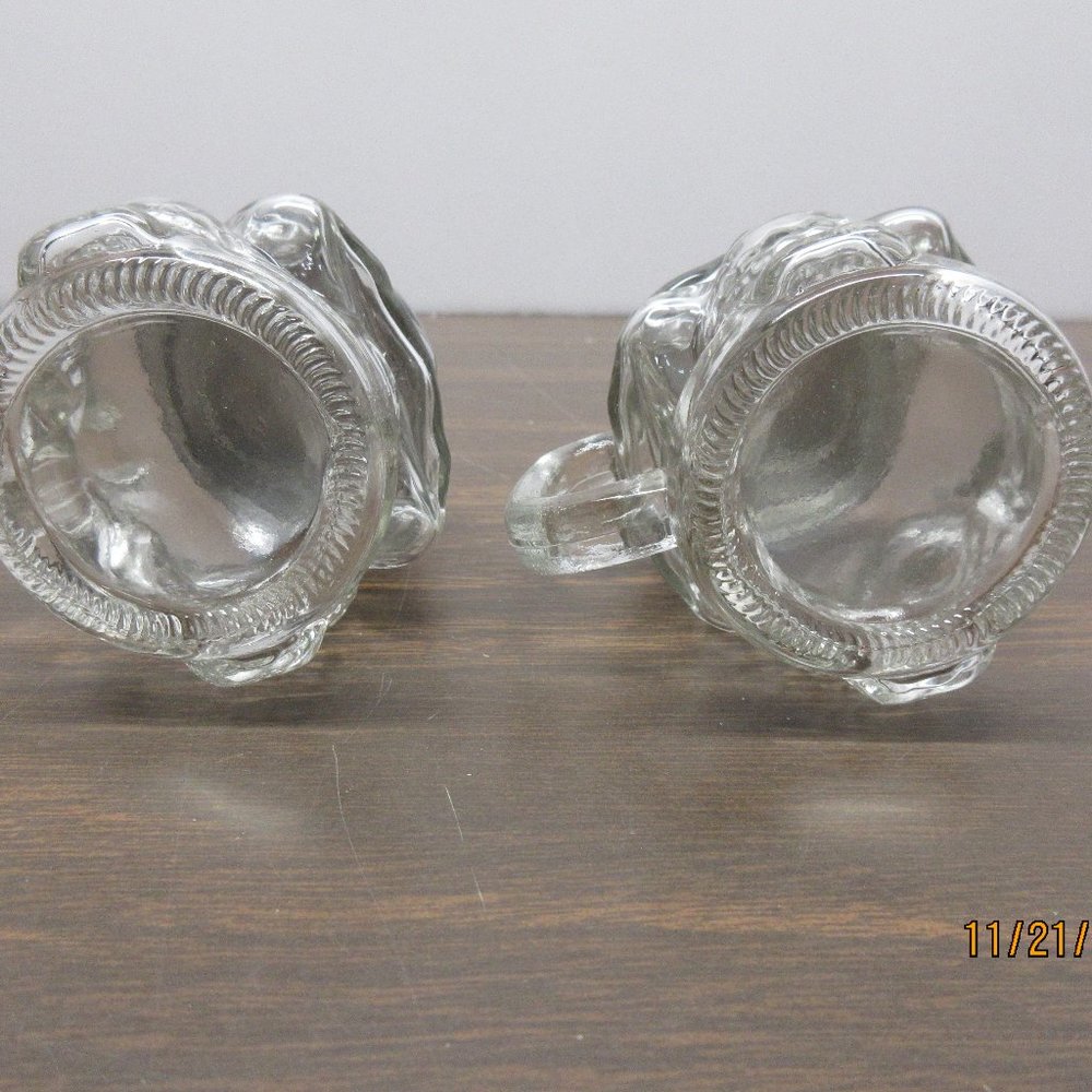 Skull Salt & Pepper Shaker Set - Picture 6 of 6